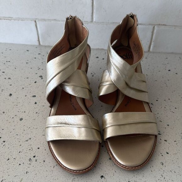 Sofft SAMOA Platino Metallic Leather Ruched Straps Sandals Wedge Heel Size 9.5M - Picture 2 of 13